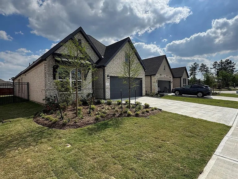 7129 Carriage Light Dr — Photo 2