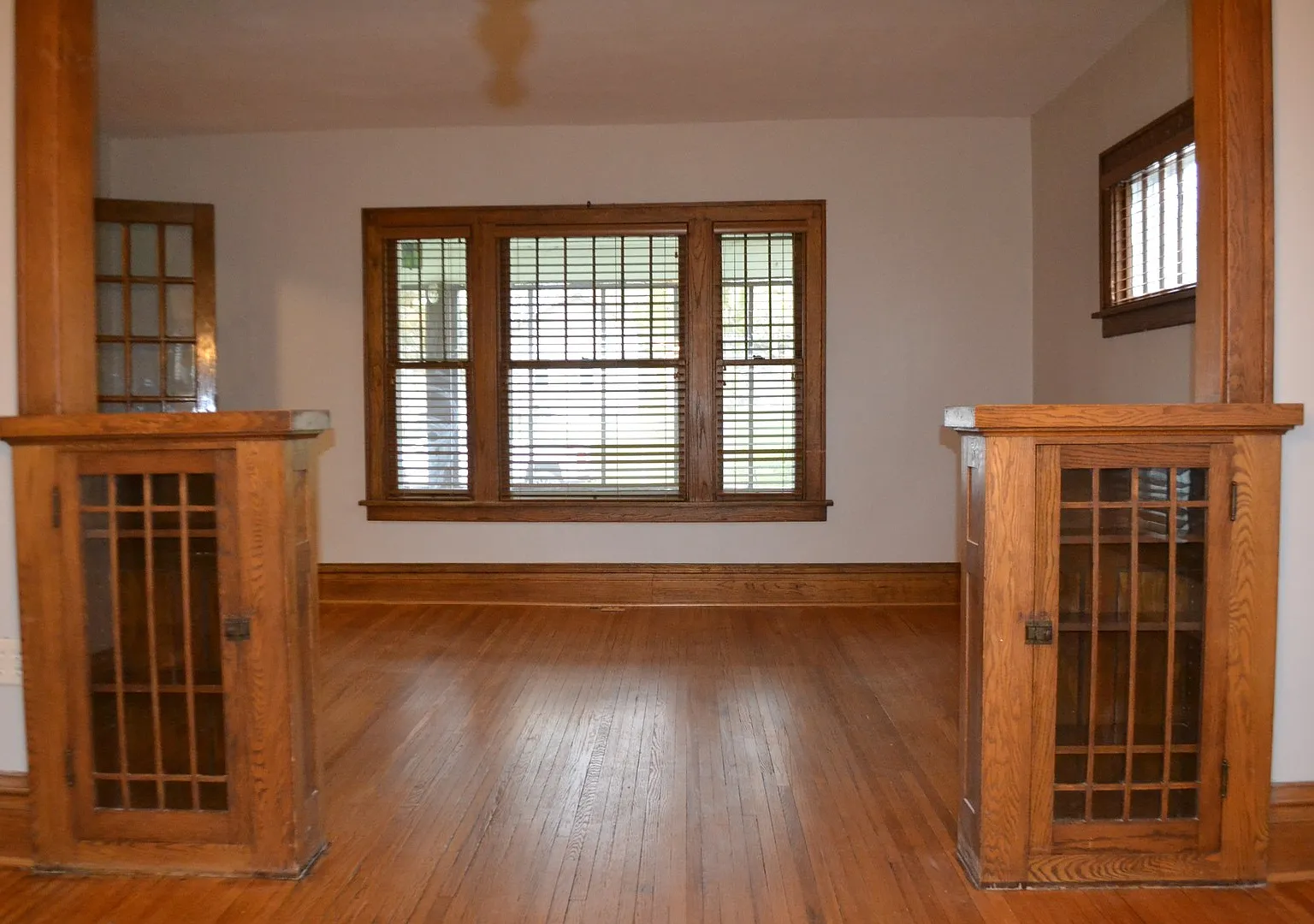 Historic Downtown Single Family Home for Rent! Claw foot tub and hardwood floors! Garage! — Photo 4