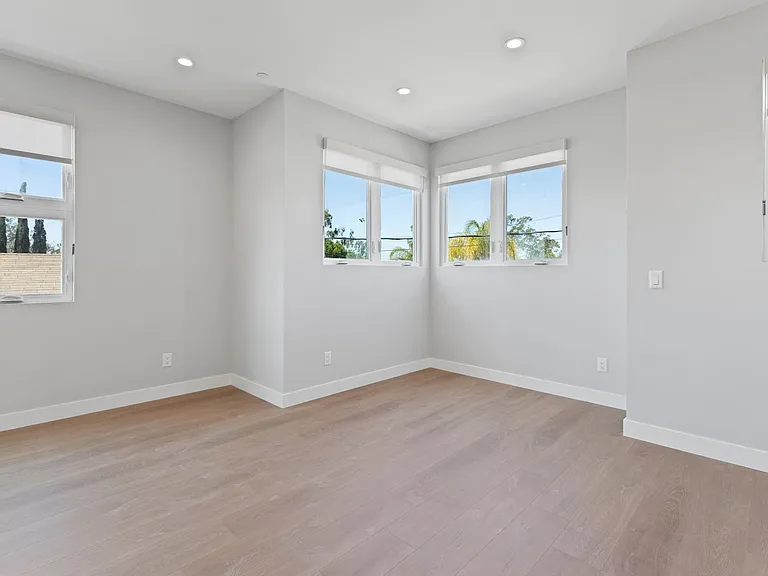 761 Cerro Gordo Ave — Photo 8