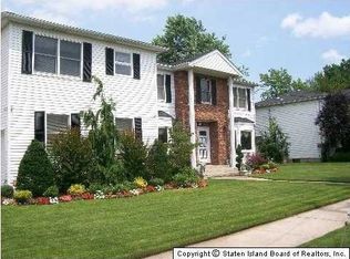 81 Almond St, Staten Island, NY 10312