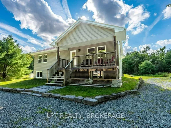 131 Leisure Point Rd, Rideau Lakes, ON K0G 1X0