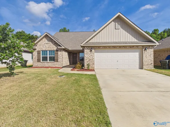208 Green Garden Dr, Harvest, AL 35749