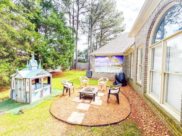 8974 River Knoll Dr, Cordova, TN 38016