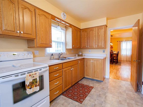 3rd image of 3470 Loren Dr