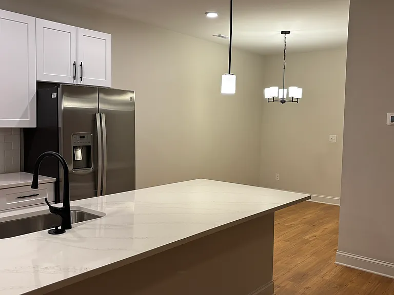 4817 Victoria Ave — Photo 5