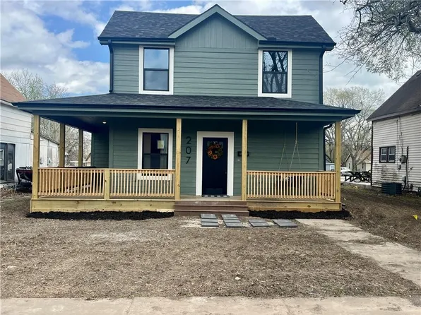 207 S Cedar St, Ottawa, KS 66067