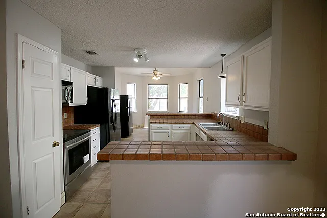 13942 Chisom Creek St — Photo 6