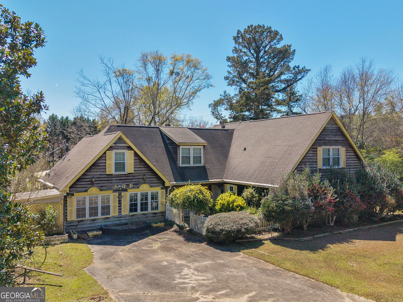 209 Founders Dr photo 1