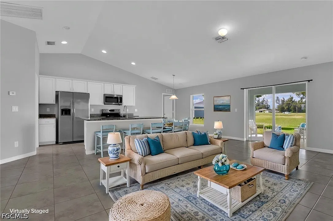 3 bed, 2.0 bath, 1469 sqft, $2,250 — Photo 2