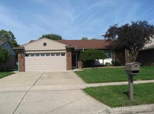 47039 Susan Rd, Macomb, MI 48044