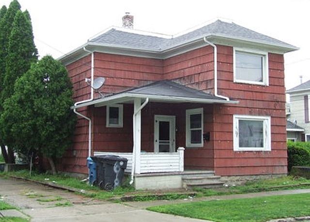 2nd image of 618 1st St