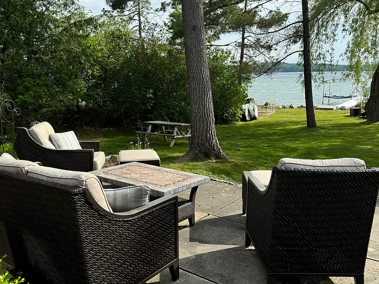 3756 Springwater Beach Rd — Photo 9
