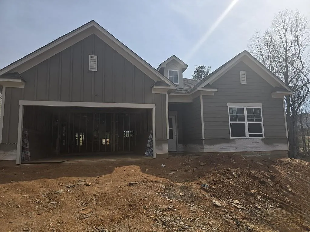 136 Greenview Ct photo 1