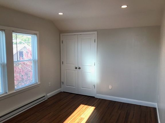 3rd image of 90 Sutton St APT 3