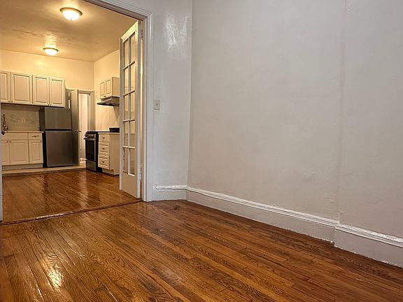 3rd image of 929 Columbus Ave APT 1B