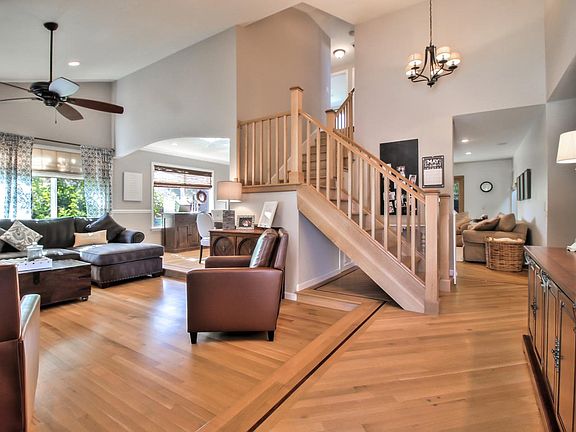 4th image of 518 Century Oaks Way