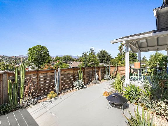 3rd image of 1059 N Avenue 51