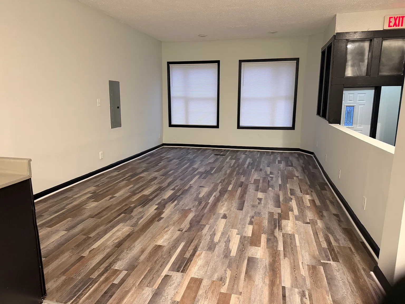 3 bed, $1,800 — Photo 2