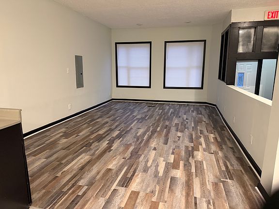 2nd image of 495 Emerson St APT 1