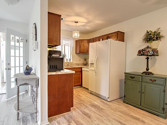 2nd image of 43C Columbus Boulevard