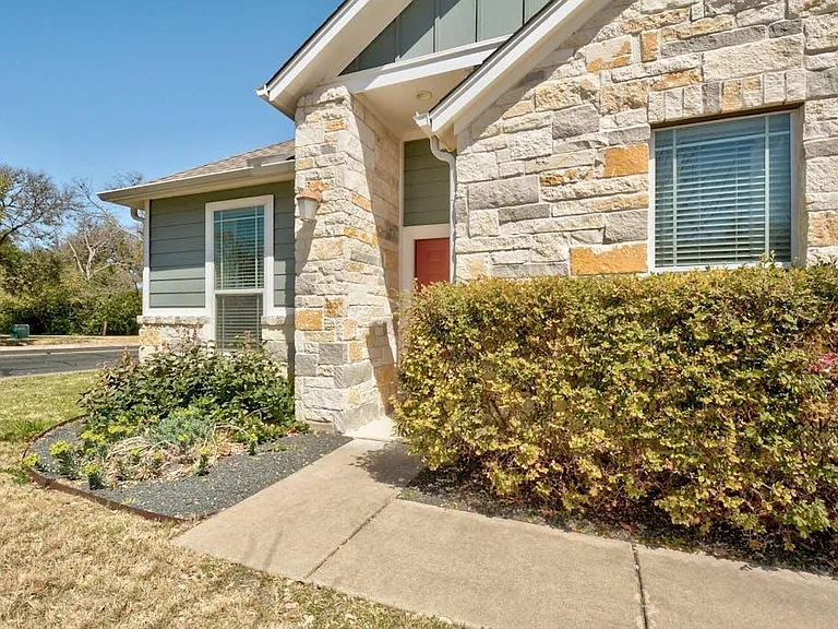 1332 Central Park Ct — Photo 4