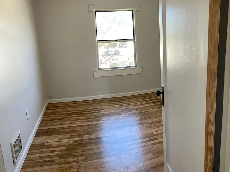 1007 Grant St — Photo 8