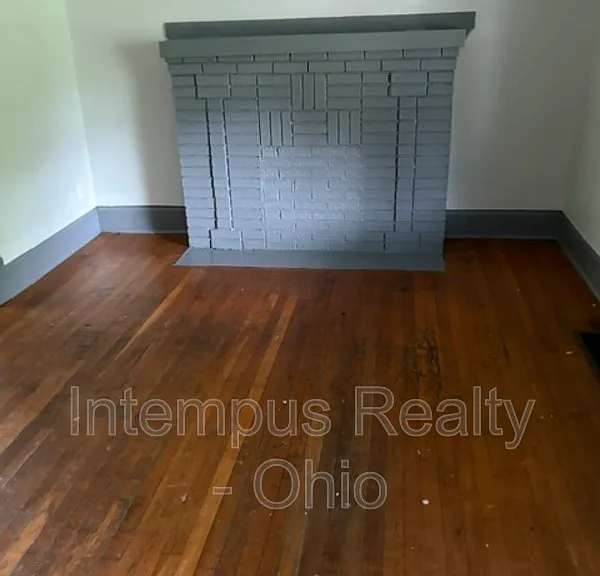 2129 Kensington Ave — Photo 4