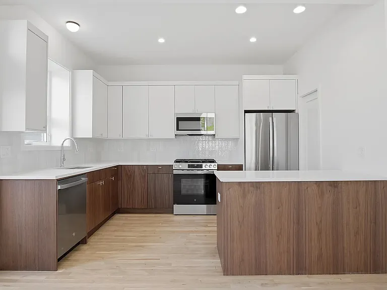 1751 W Superior St #2F — Photo 3