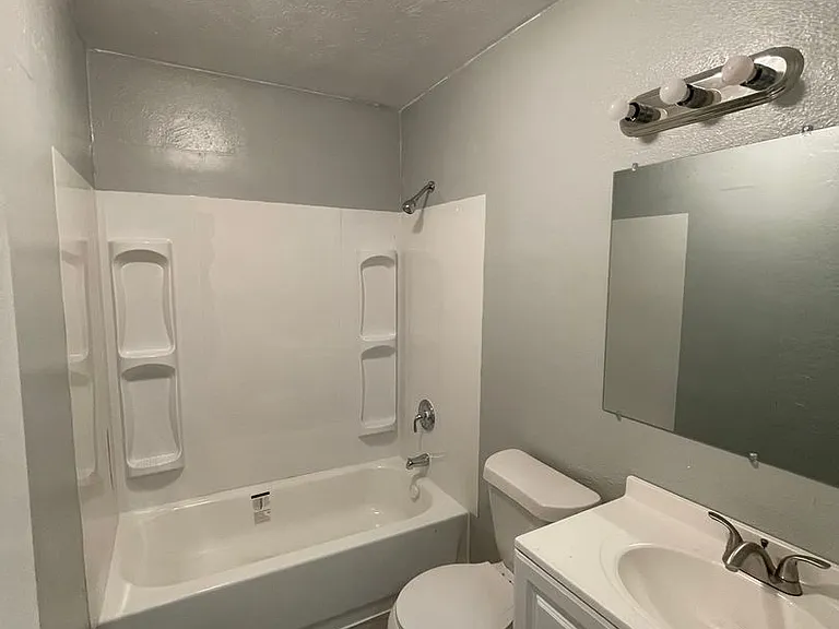 913 E Timberview Ln — Photo 8