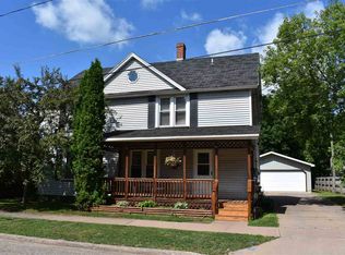 313 N 6th St, Ishpeming, MI 49849