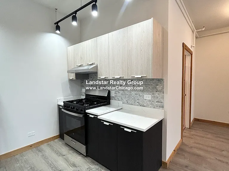 4611 S Ellis Ave #204 — Photo 4