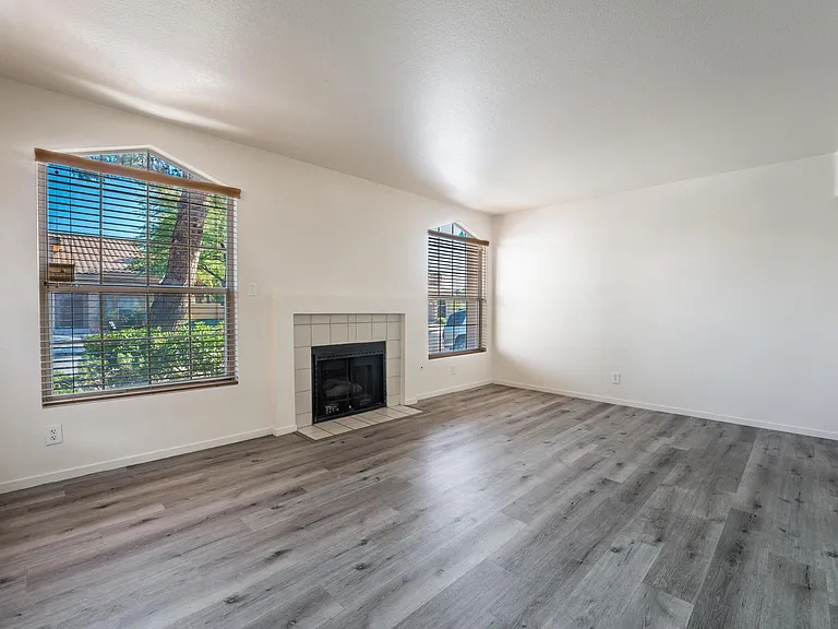 2817 Mill Point Dr — Photo 8