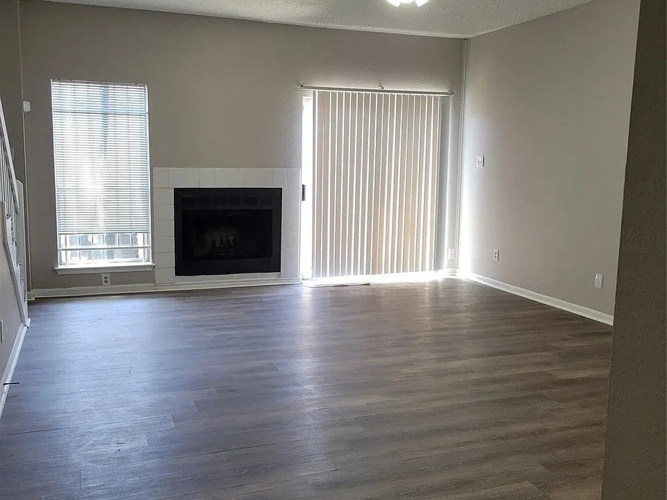 12300-12300 Brookglade Cir