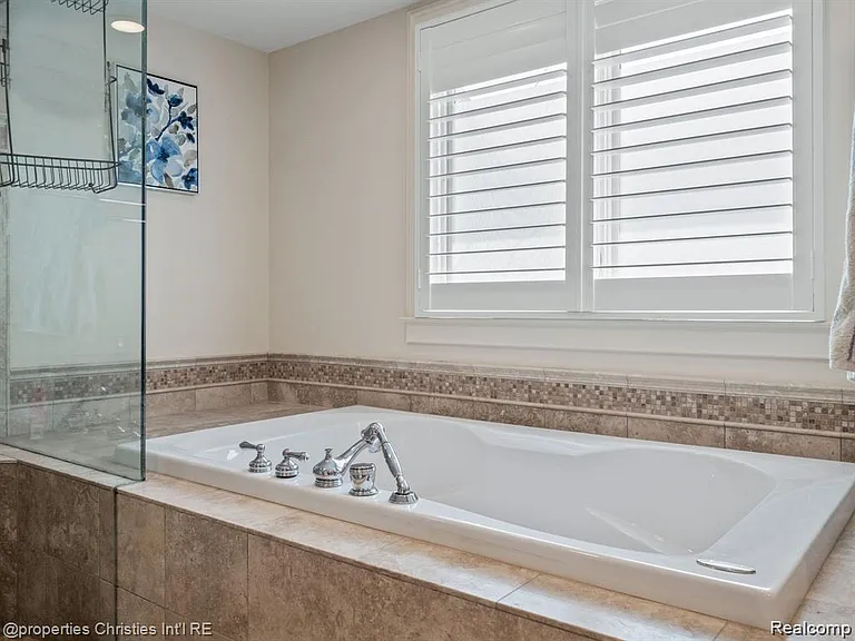 731 S Bates St — Photo 25
