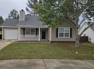 1040 Meadow Glen Cir, Fairburn, GA 30213