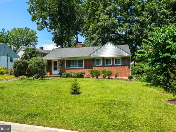 4216 Lamarre Dr, Fairfax, VA 22030