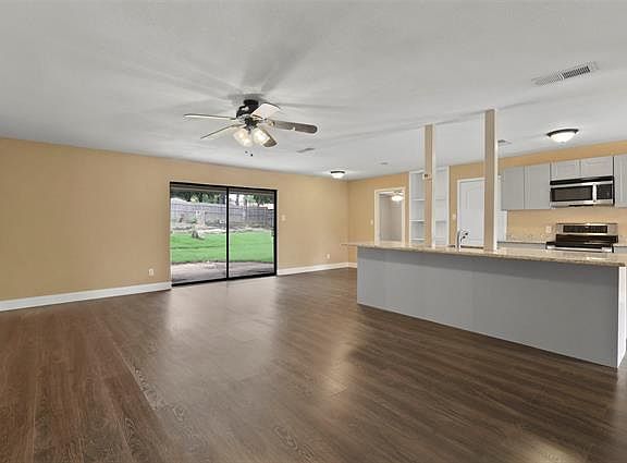 5th image of 7113 Lowery Ln