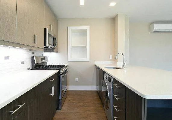 Embassy Tower Apartments — Photo 7