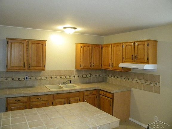 2nd image of 646 S 15th St