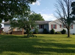 9476 Suydam Rd, Leland, IL 60531