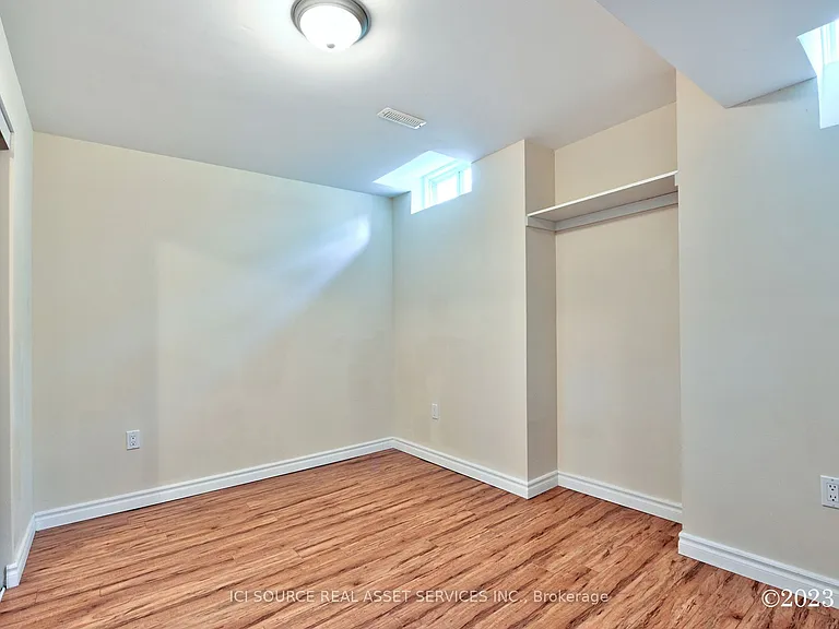 2 Waterton Cres — Photo 26