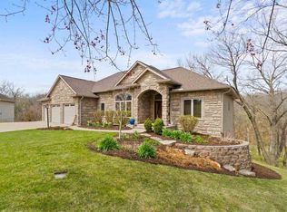 941 Timber Ridge Ct, Coralville, IA 52241