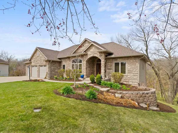 941 Timber Ridge Ct, Coralville, IA 52241