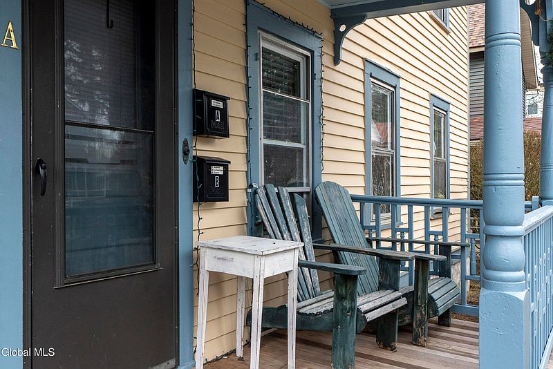 3rd image of 28 Waterbury Street