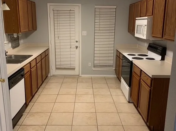 10421 Morning Dew St, Fort Worth, TX 76108