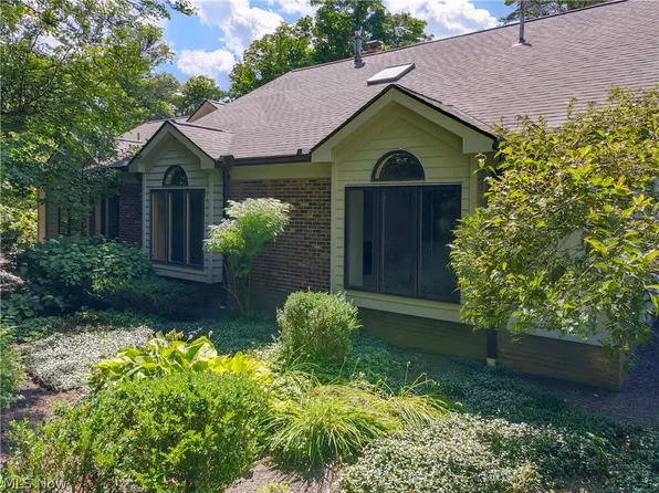 196 Woodsong Way, Chagrin Falls, OH 44023