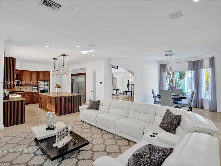 14321 Jockey Cir N — Photo 43