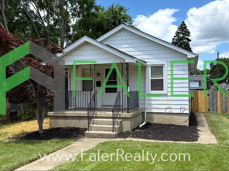 1047 W Dorothy Ln — Photo 1