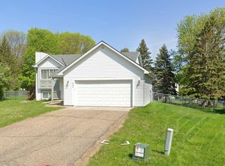 2432 Henslow Ct N, Oakdale, MN 55128