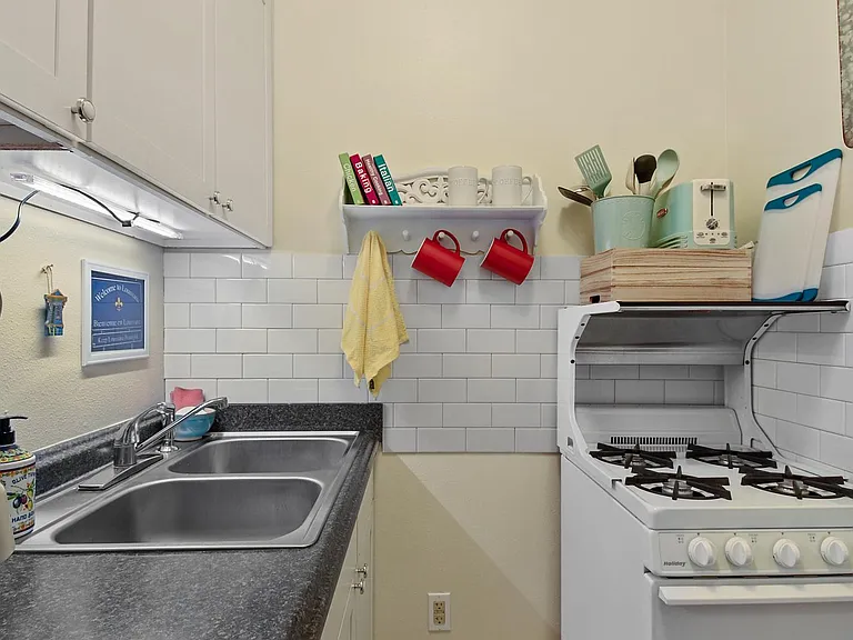 42 Joyce Ave — Photo 5